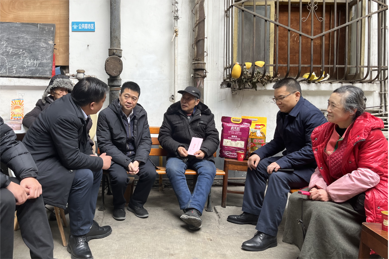 省尊龙时凯集团领导班子成员走访慰问生活困难党员、老党员、老干部
